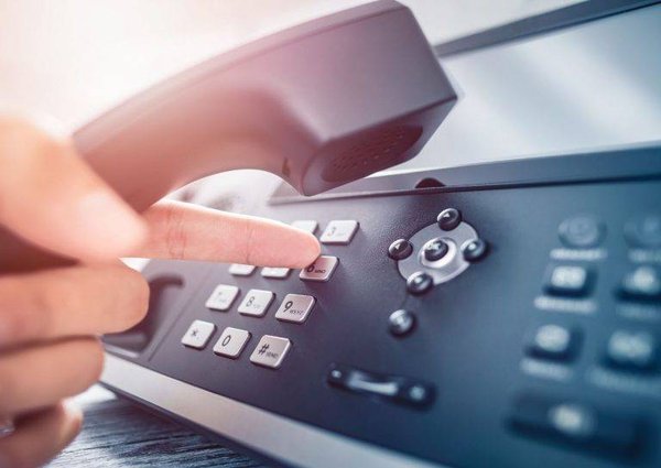 Comment optimiser les communications en entreprise grâce aux téléphones VoIP et au réseau informatique ?