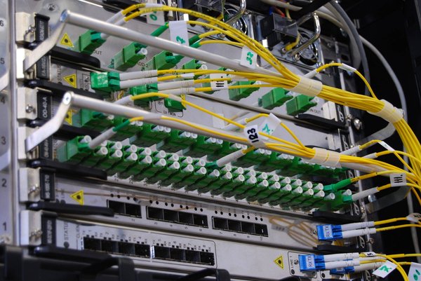 Comprendre les Réseaux Informatiques : Tout ce que Vous Devez Savoir sur les Baies de Brassage