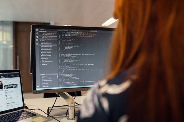Devenir ingénieur informatique en France : Formation, Carrières et Perspectives