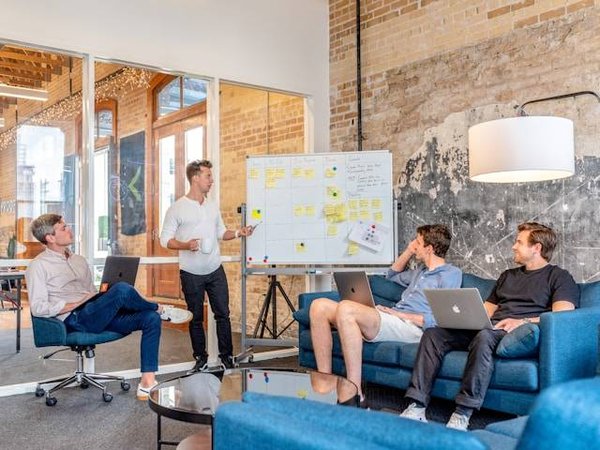 Boostez votre carrière avec une formation en communication web